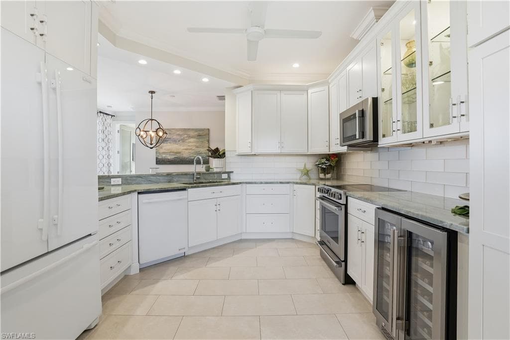 1600 Clermont DR # 302, NAPLES FL 34109-4