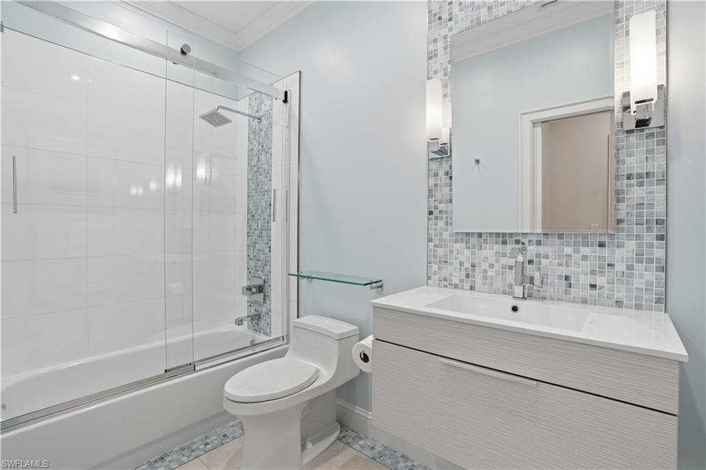 1600 Clermont DR # 302, NAPLES FL 34109-13