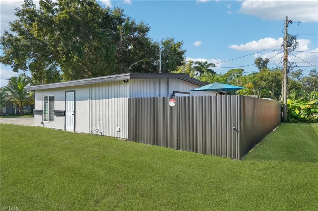 92 Oak ST, NORTH FORT MYERS FL 33903-41