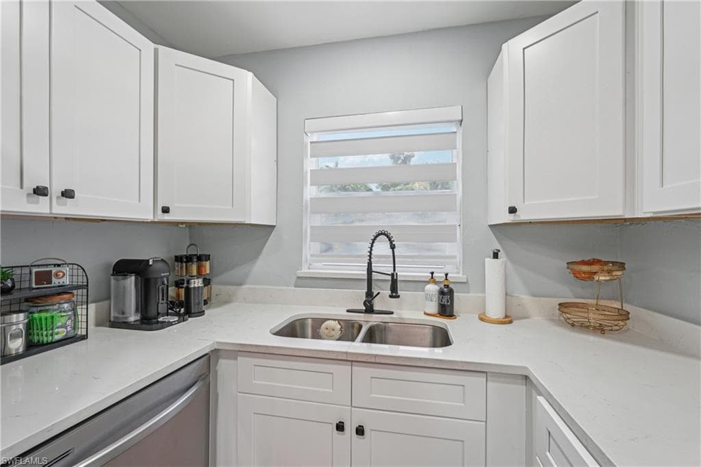 92 Oak ST, NORTH FORT MYERS FL 33903-11