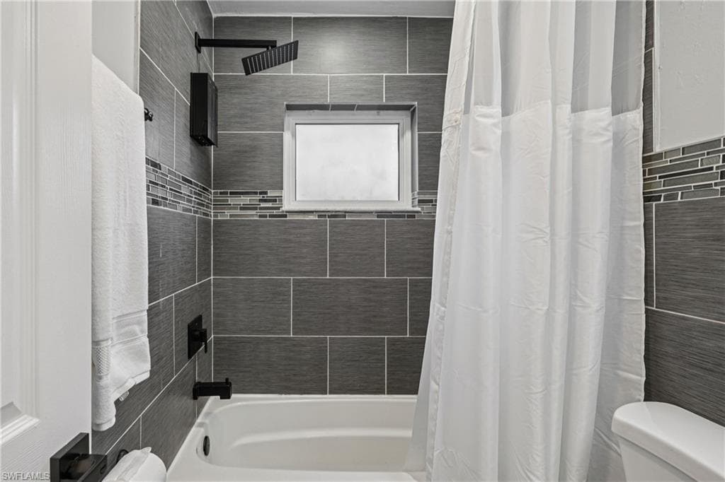 92 Oak ST, NORTH FORT MYERS FL 33903-21