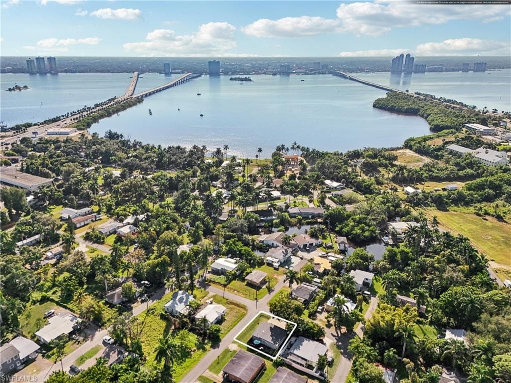 92 Oak ST, NORTH FORT MYERS FL 33903-2