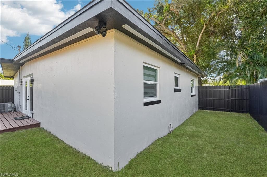 92 Oak ST, NORTH FORT MYERS FL 33903-31