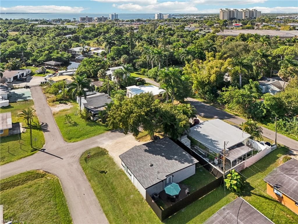 92 Oak ST, NORTH FORT MYERS FL 33903-27