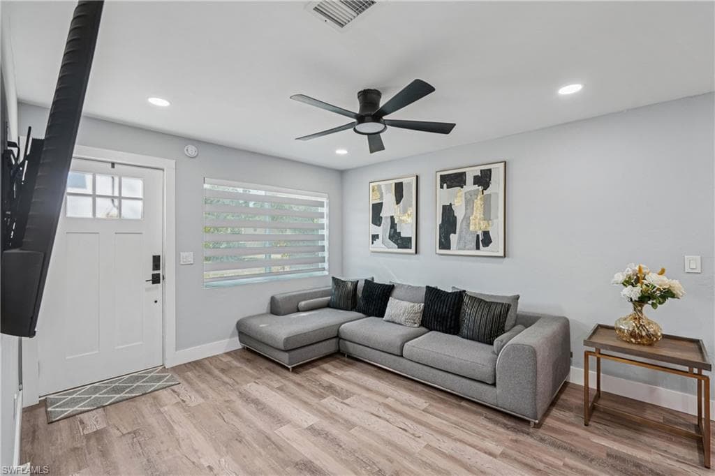 92 Oak ST, NORTH FORT MYERS FL 33903-4