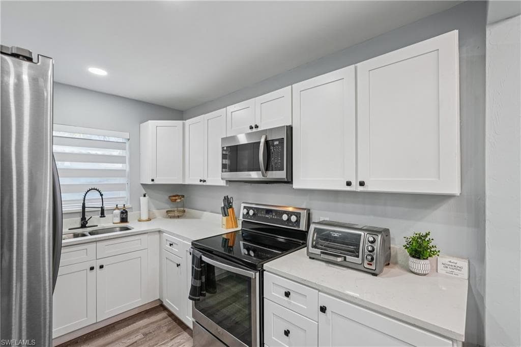 92 Oak ST, NORTH FORT MYERS FL 33903-9