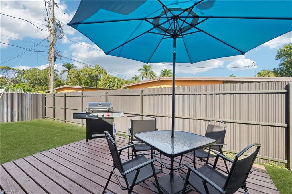 92 Oak ST, NORTH FORT MYERS FL 33903-32