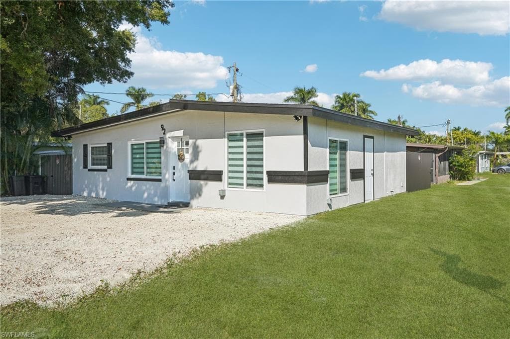 92 Oak ST, NORTH FORT MYERS FL 33903-40