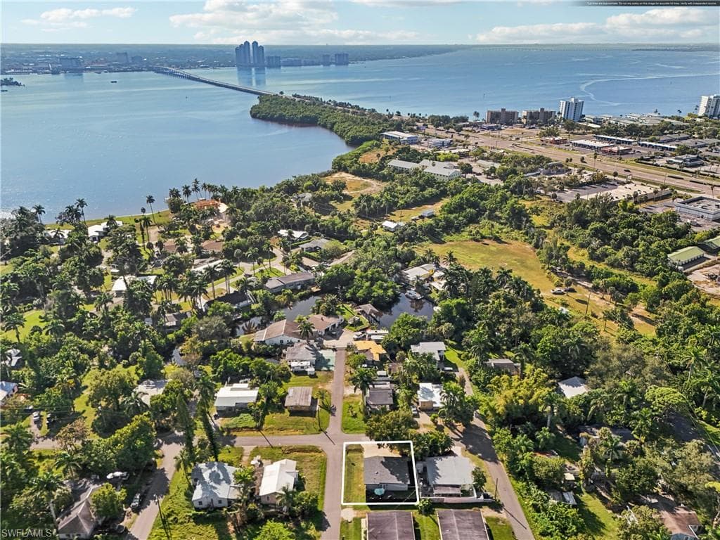 92 Oak ST, NORTH FORT MYERS FL 33903-36