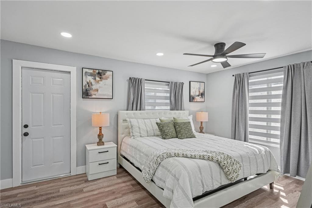 92 Oak ST, NORTH FORT MYERS FL 33903-14