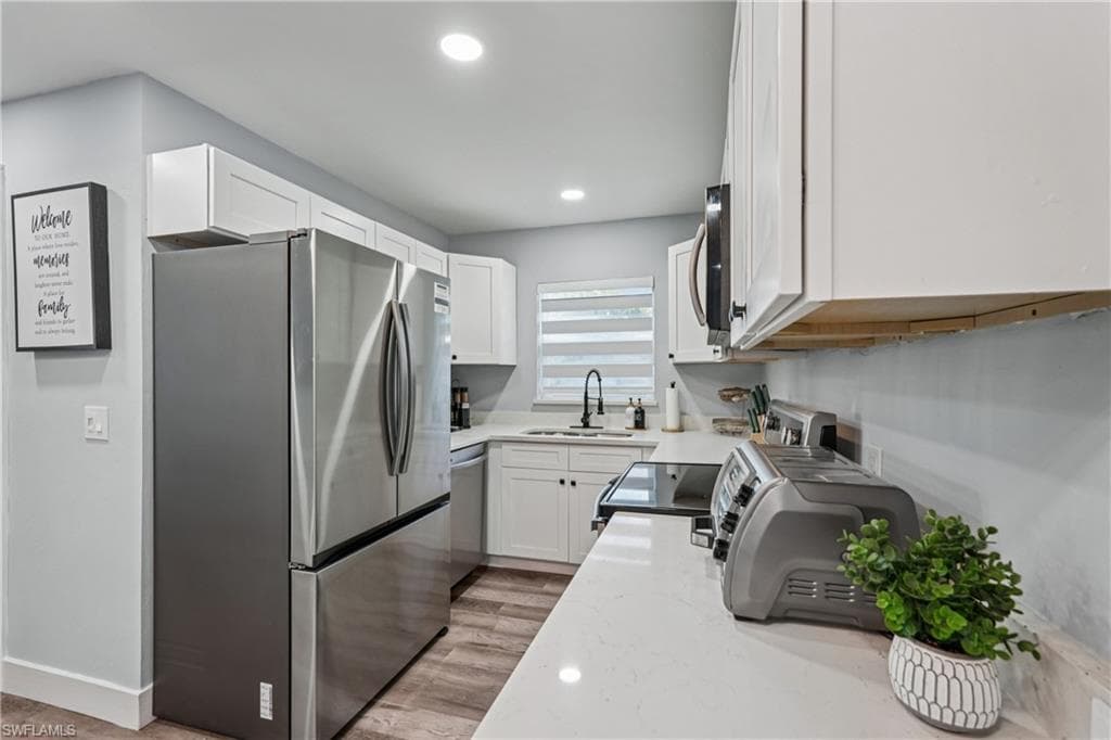 92 Oak ST, NORTH FORT MYERS FL 33903-10