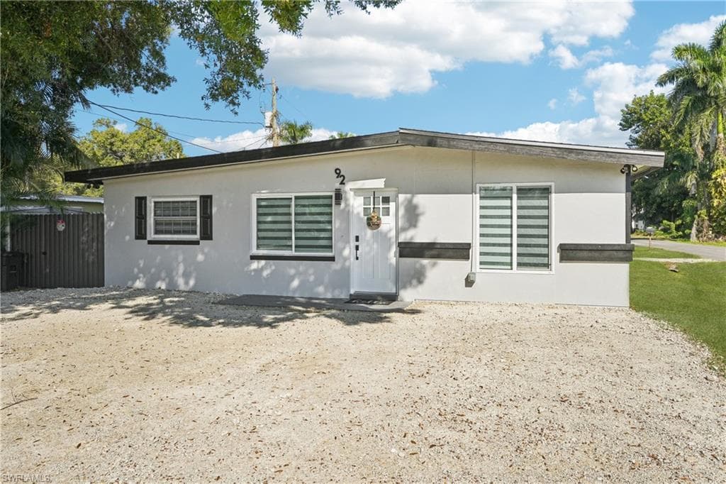 92 Oak ST, NORTH FORT MYERS FL 33903-39