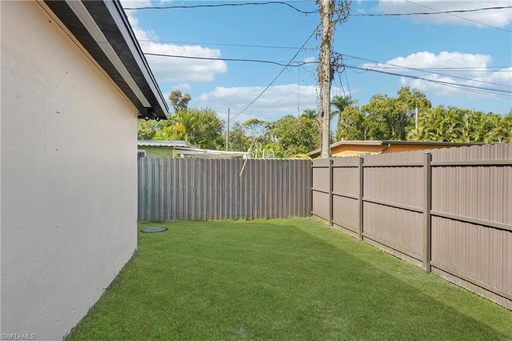 92 Oak ST, NORTH FORT MYERS FL 33903-30