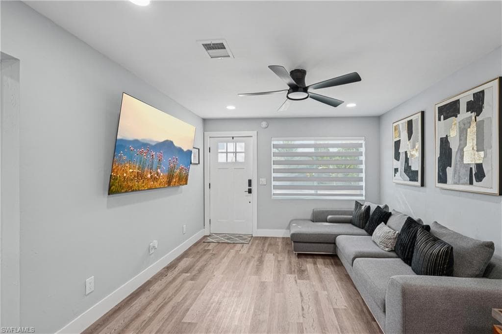 92 Oak ST, NORTH FORT MYERS FL 33903-3