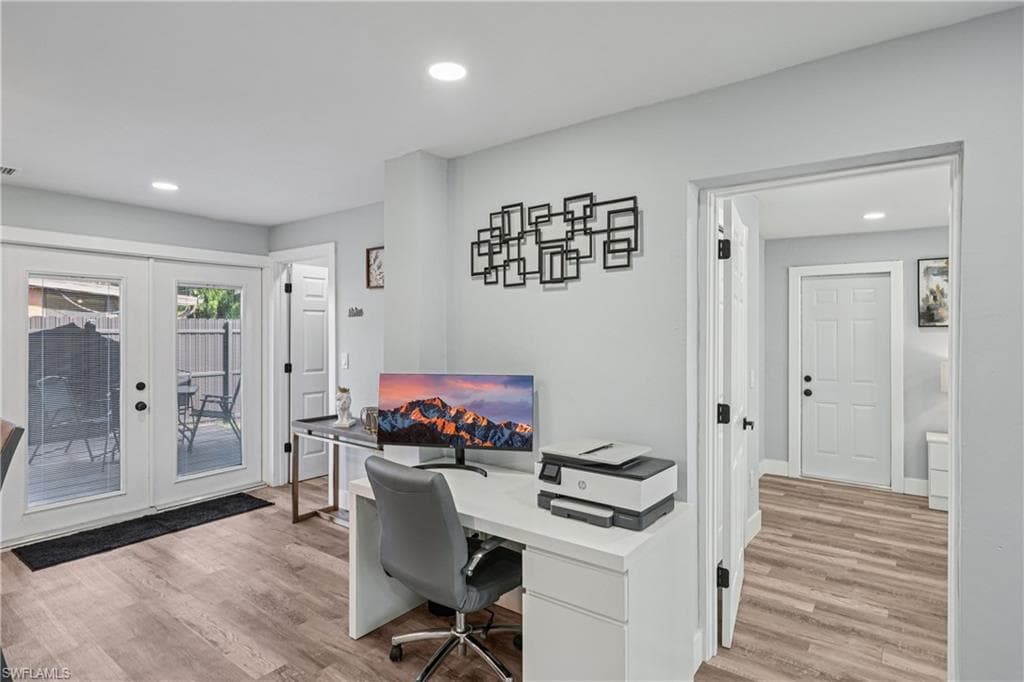 92 Oak ST, NORTH FORT MYERS FL 33903-7