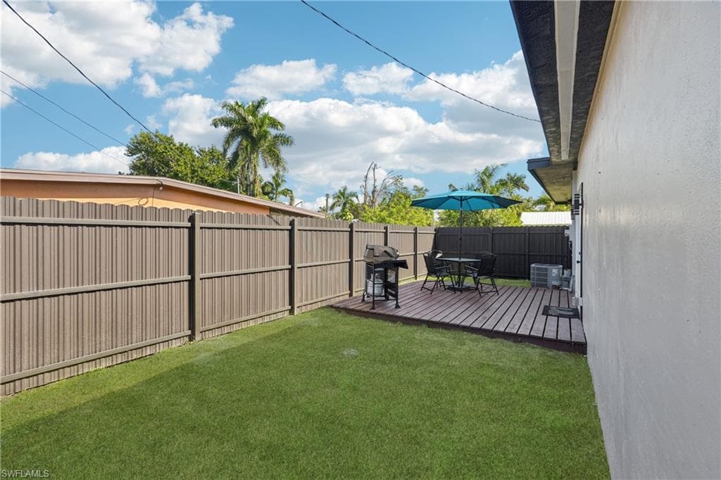 92 Oak ST, NORTH FORT MYERS FL 33903-24