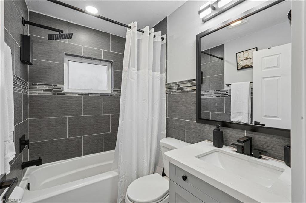 92 Oak ST, NORTH FORT MYERS FL 33903-20