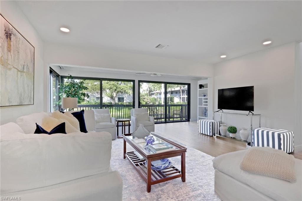 605 8th AVE S 605-12