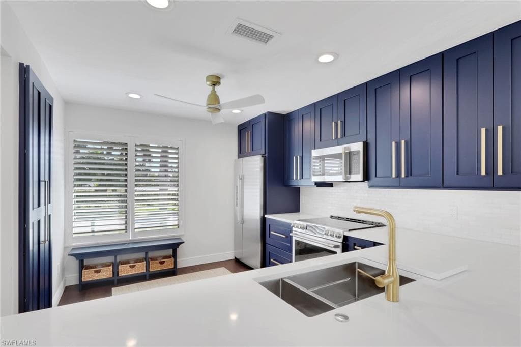 605 8th AVE S 605-6