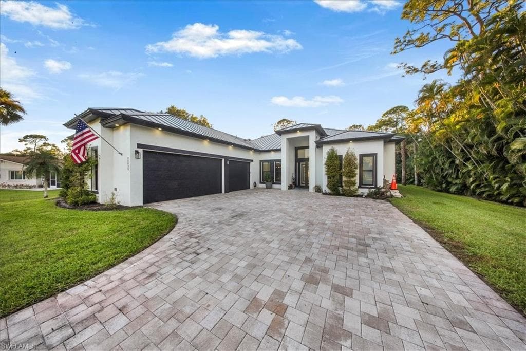 28033 Oak LN, BONITA SPRINGS FL 34135-5