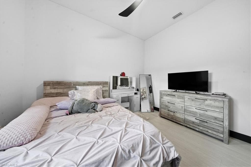 28033 Oak LN, BONITA SPRINGS FL 34135-33