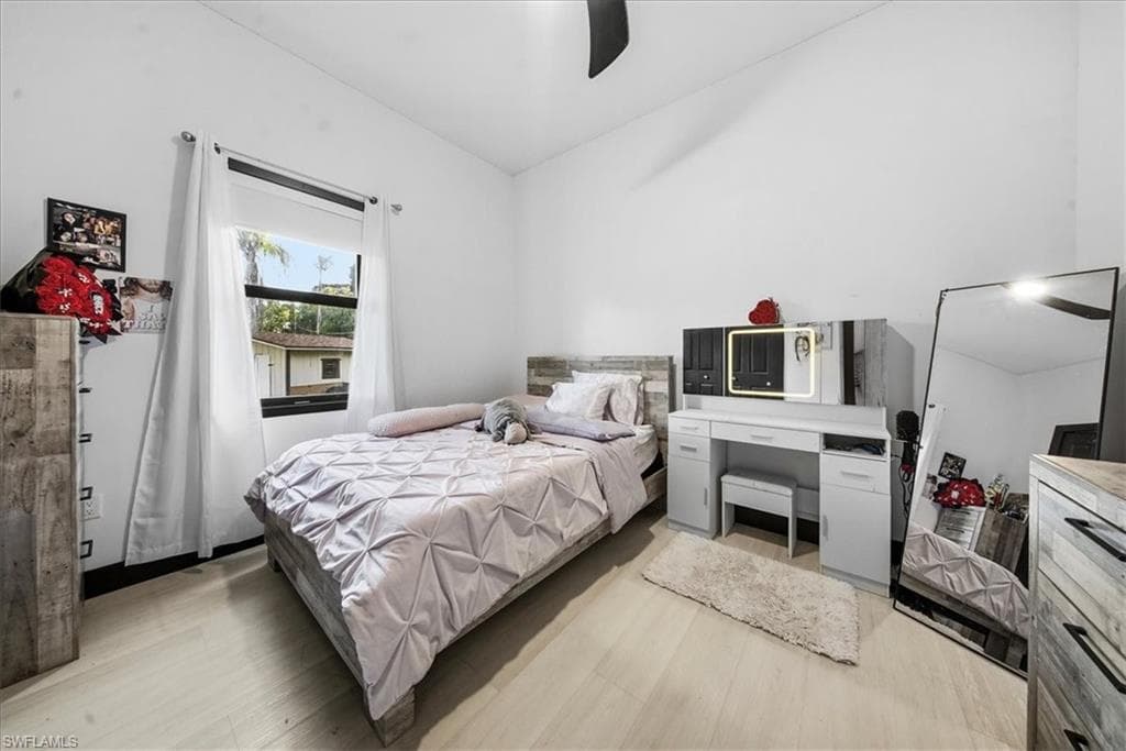 28033 Oak LN, BONITA SPRINGS FL 34135-32