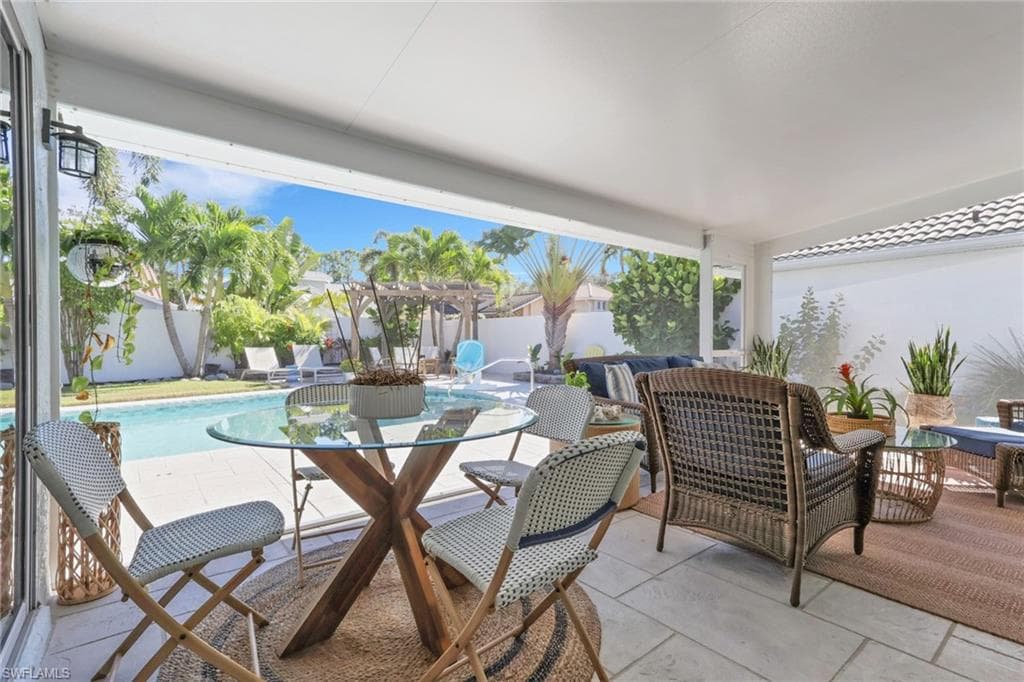 1151 Jardin DR, NAPLES FL 34104-22