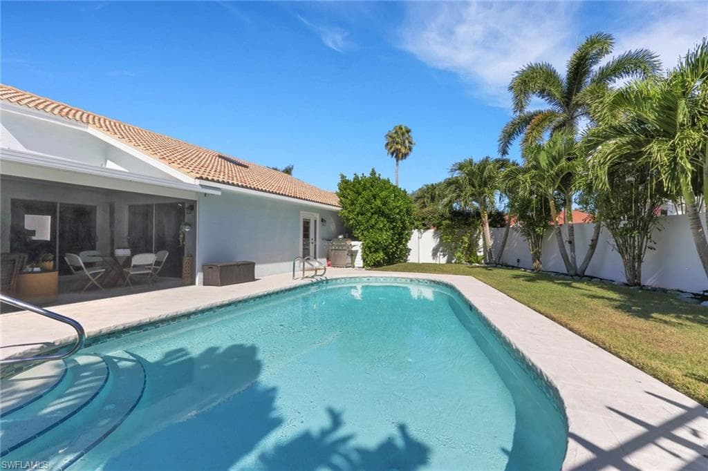 1151 Jardin DR, NAPLES FL 34104-26