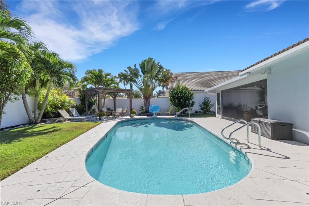 1151 Jardin DR, NAPLES FL 34104-25