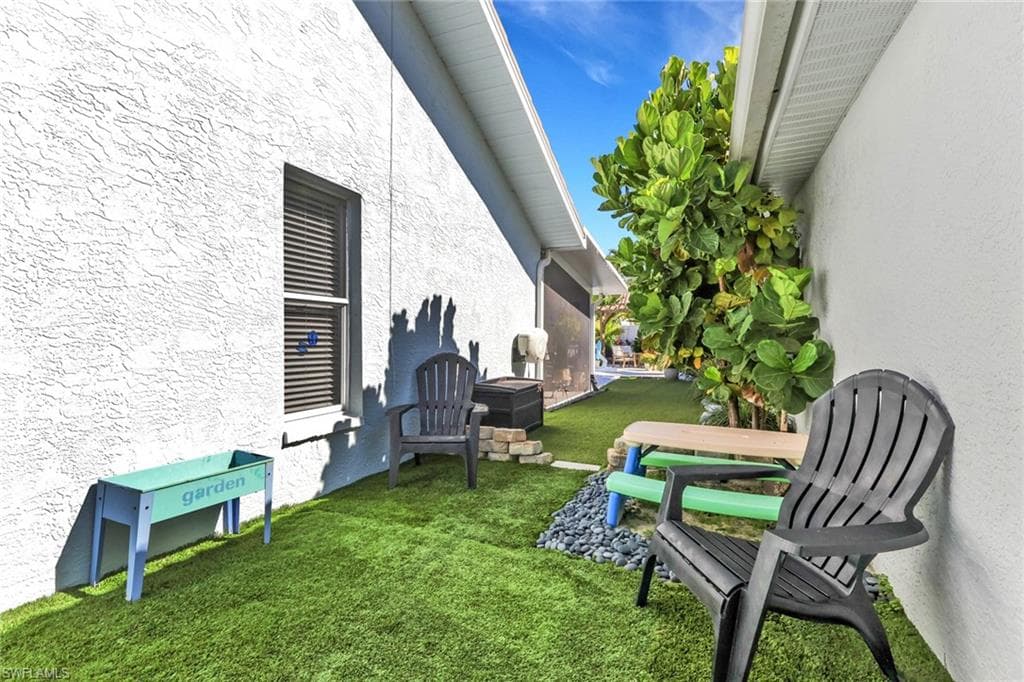 1151 Jardin DR, NAPLES FL 34104-34