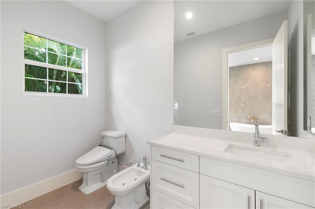 1086 Michigan AVE, NAPLES FL 34103-22