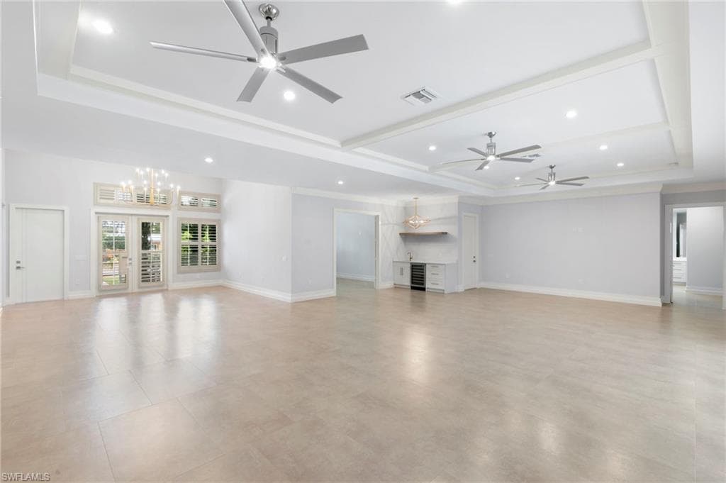 1086 Michigan AVE, NAPLES FL 34103-11