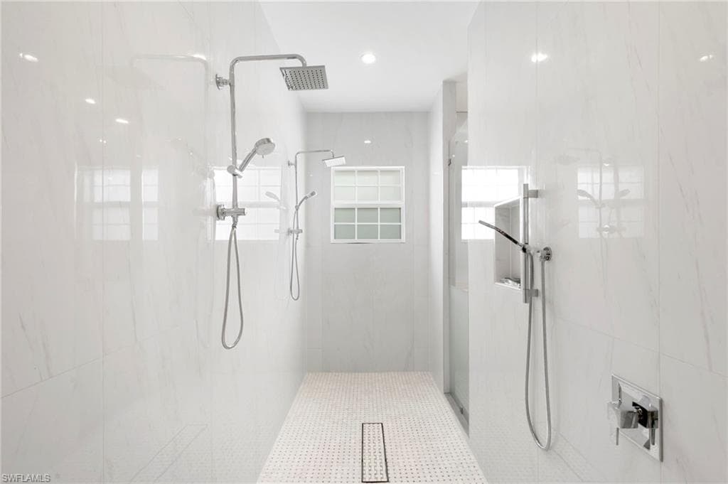 1086 Michigan AVE, NAPLES FL 34103-21