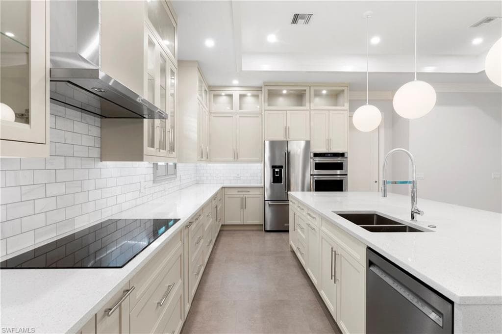 1086 Michigan AVE, NAPLES FL 34103-6