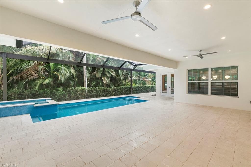 1086 Michigan AVE, NAPLES FL 34103-35