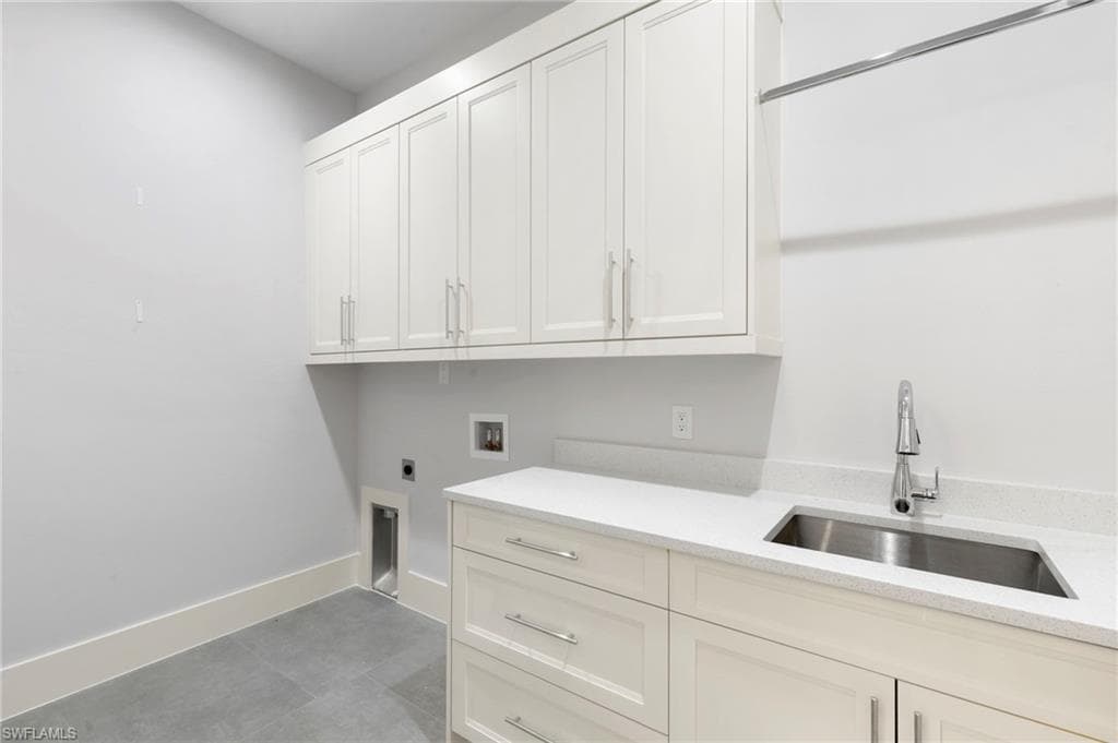 1086 Michigan AVE, NAPLES FL 34103-31