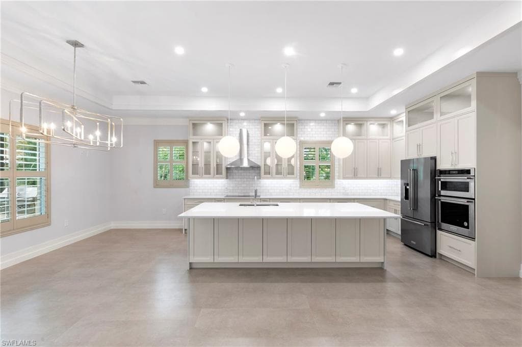 1086 Michigan AVE, NAPLES FL 34103-4