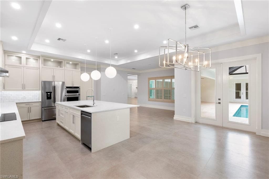 1086 Michigan AVE, NAPLES FL 34103-8