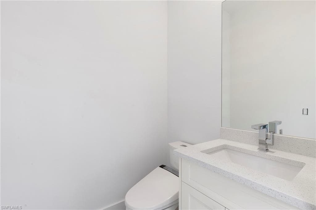 1086 Michigan AVE, NAPLES FL 34103-29