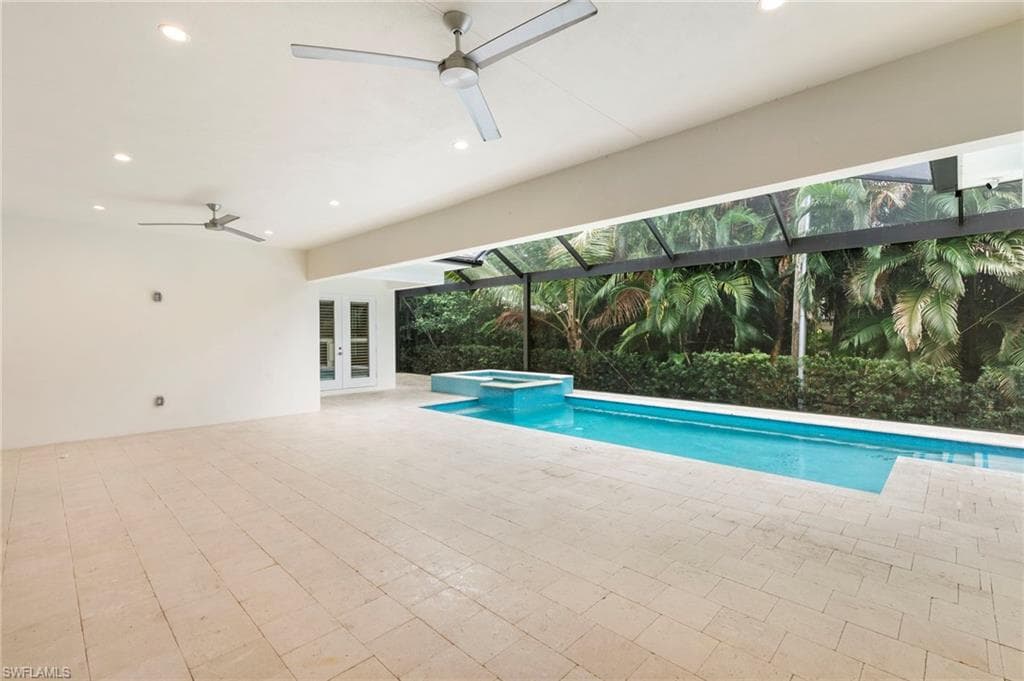 1086 Michigan AVE, NAPLES FL 34103-33