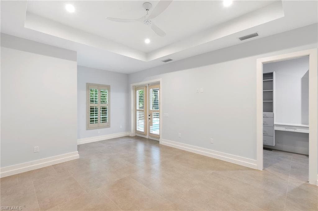 1086 Michigan AVE, NAPLES FL 34103-17