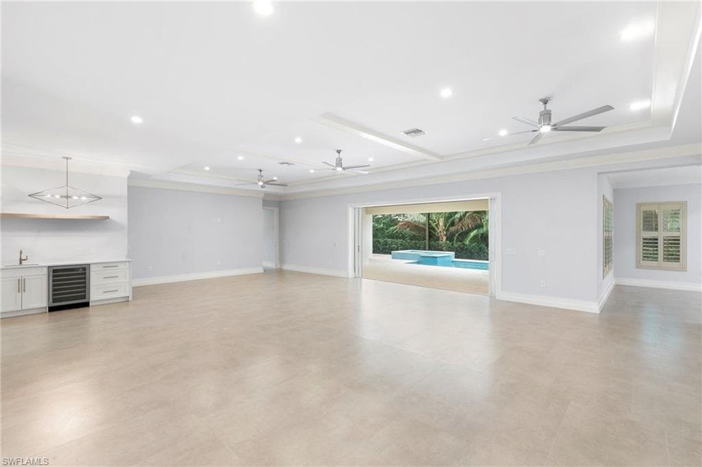 1086 Michigan AVE, NAPLES FL 34103-10