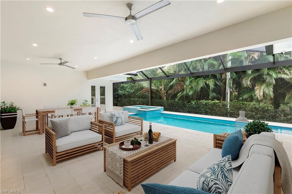 1086 Michigan AVE, NAPLES FL 34103-34