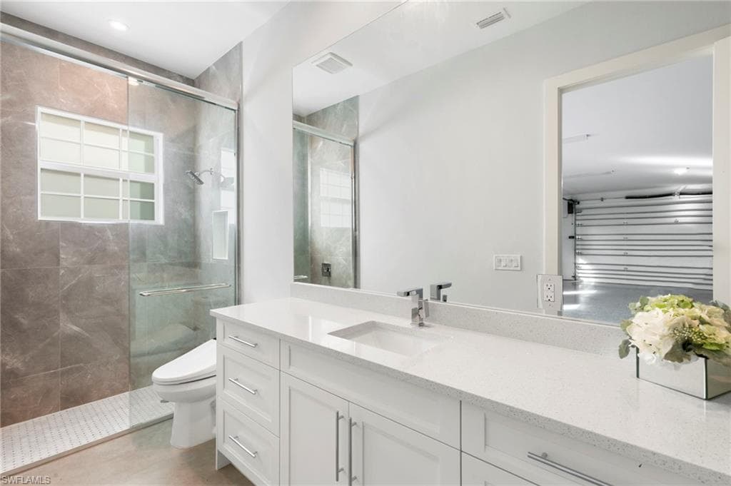 1086 Michigan AVE, NAPLES FL 34103-30