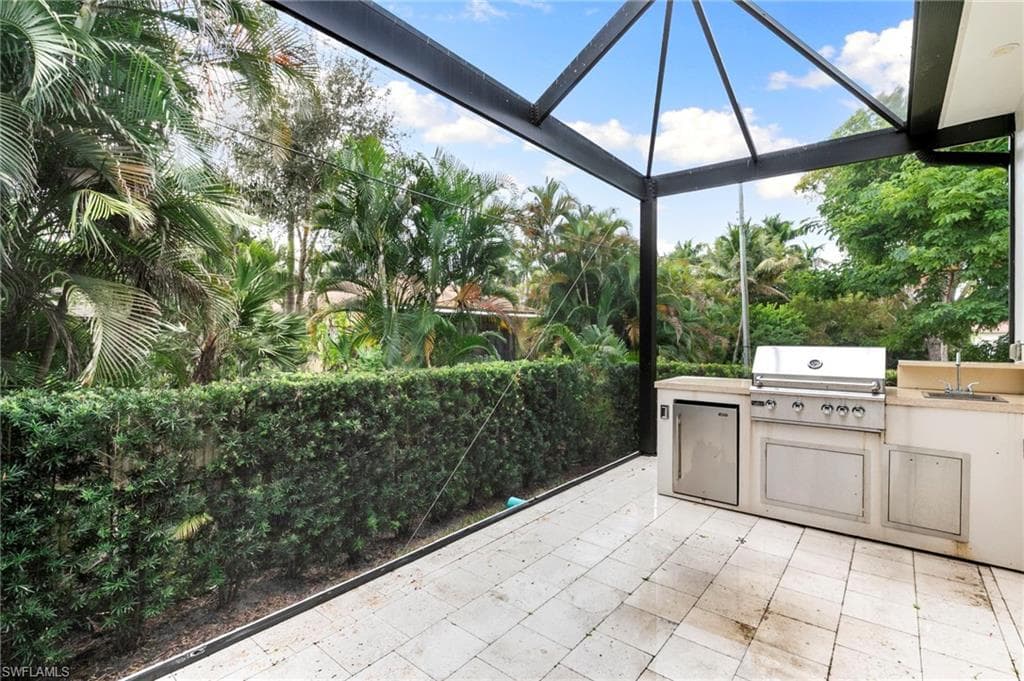 1086 Michigan AVE, NAPLES FL 34103-38