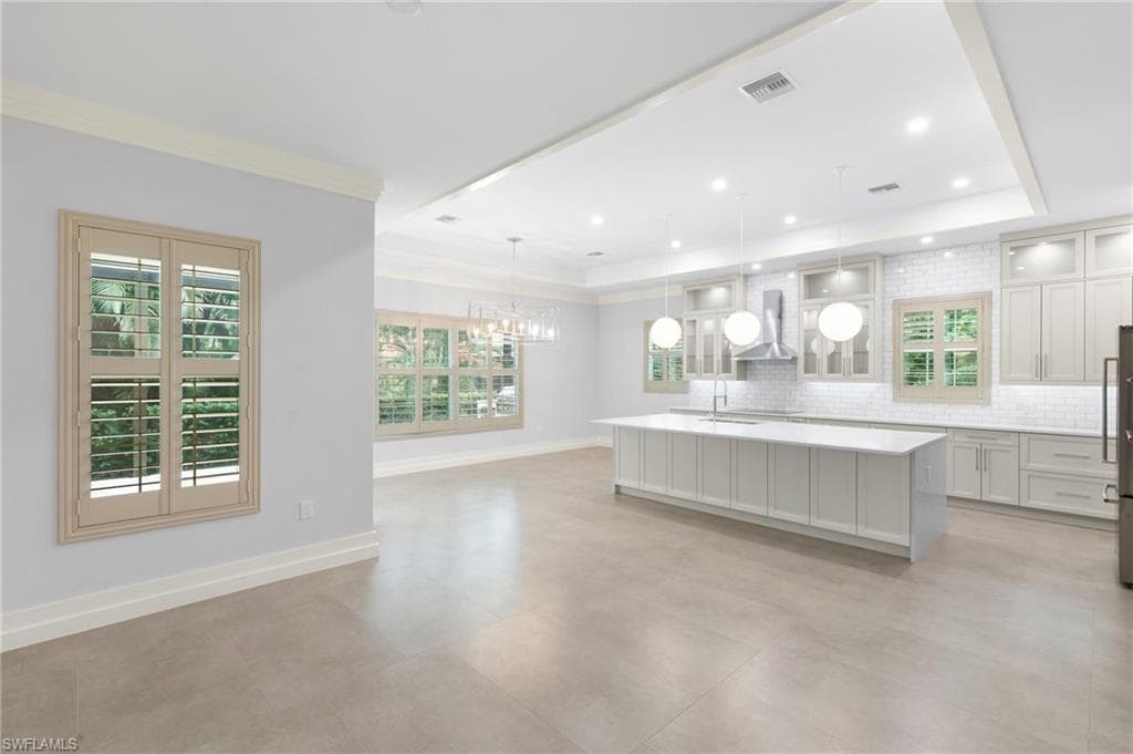 1086 Michigan AVE, NAPLES FL 34103-3