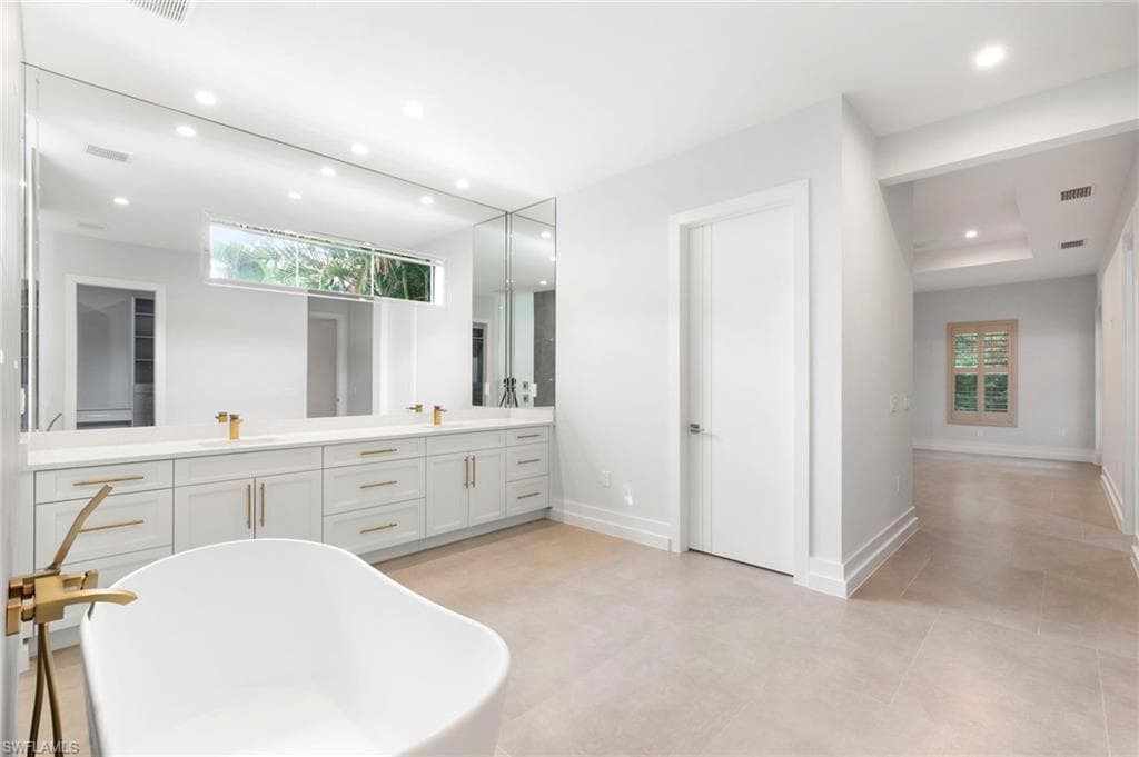 1086 Michigan AVE, NAPLES FL 34103-20