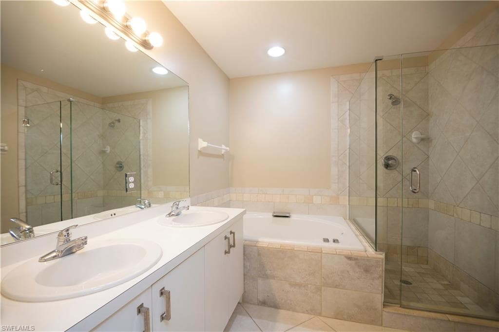 3765 Fieldstone BLVD # 1304, NAPLES FL 34109-36