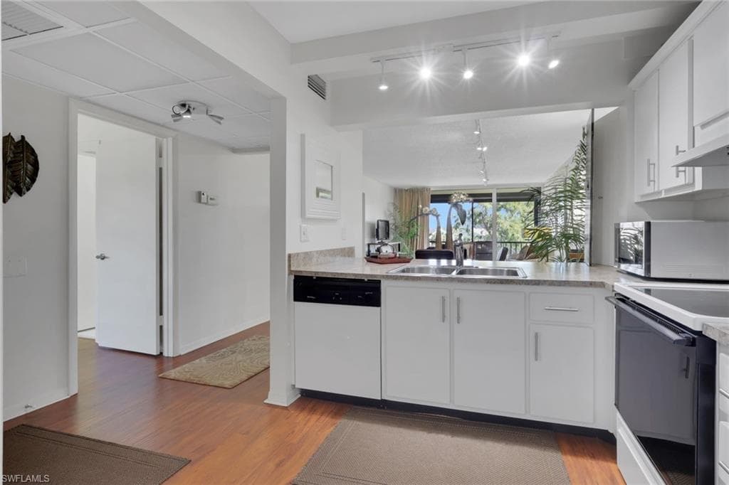 1084 Forest Lakes DR # 7304, NAPLES FL 34105-5