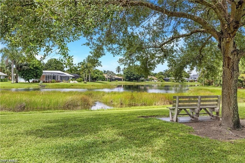 2252 Royal LN, NAPLES FL 34112-37